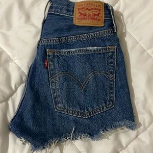 Levi’s cut off shorts